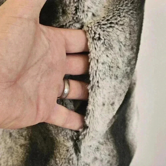 WOOLY BULLY WEAR COLORADO (ALTA) FAUX FUR VEST SIZE MEDIUM - Picture 9 of 14